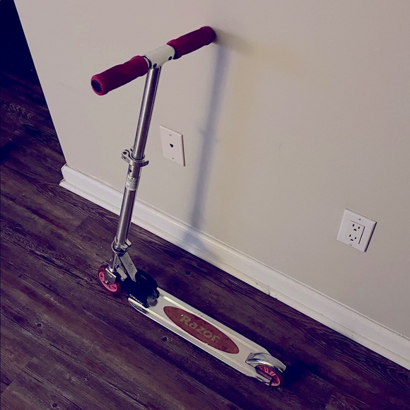 Pink Razor Scooter - Picture 2 of 3